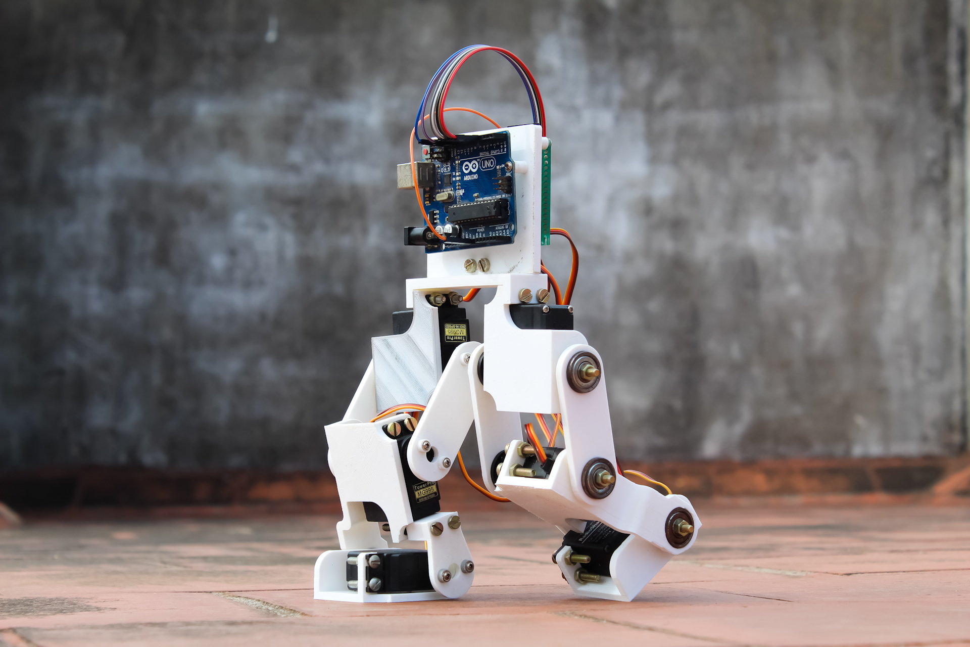 Una scheda Arduino con un circuito